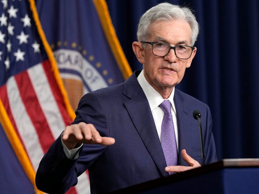 ▲ 제롬 파월 미국 연방준비제도(연준) 의장이 12일(현지시간) 워싱턴 연준 청사에서 이틀에 걸친 연방공개시장위원회(FOMC) 회의를 마친 뒤 기자회견을 하고 있다. 사진=뉴시스