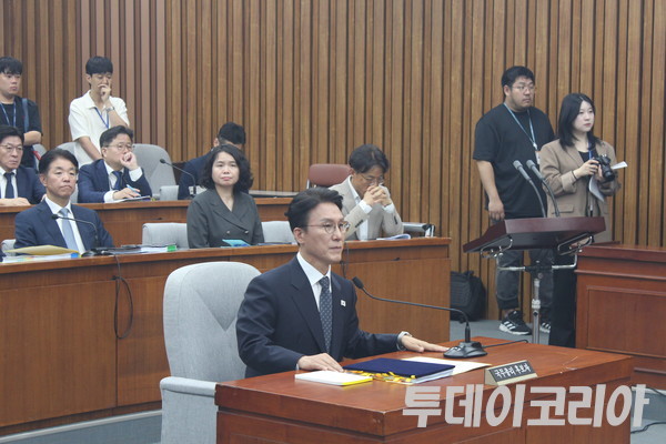 ▲ 김민석 국무총리 후보자가 24일 국회에서 열린 ‘국무총리 후보자 인사청문회’에서 의원들의 질의를 듣고 있다. 사진=이기봉 기자