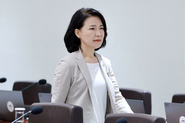 ▲ 이진숙 방송통신위원장이 8일 서울 용산 대통령실 청사에서 열린 국무회의에 참석하고 있다. 사진=뉴시스