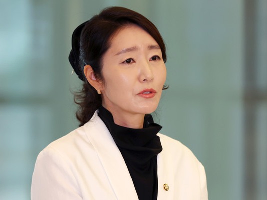 ▲ 강선우 여성가족부 장관 후보자가 26일 오후 서울 종로구 이마빌딩에 마련된 인사청문회 준비 사무실에 출근하며 소감을 말하고 있다. 사진=뉴시스