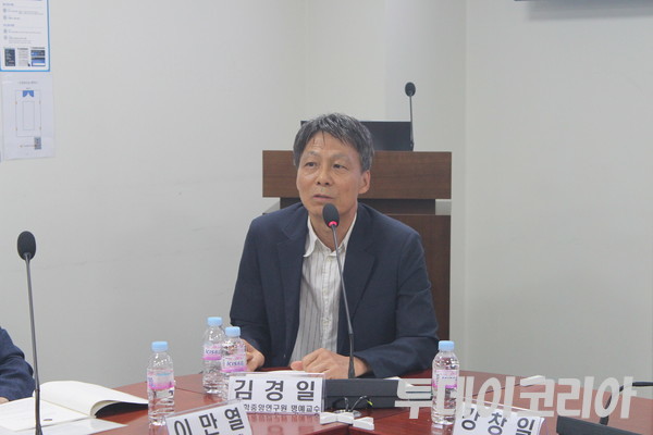 ▲ 김경일 한국학중앙연구원 명예교수가 22일 국회 의원회관에서 열린 ‘일제강점기 독립운동에 참여한 일본시민 서훈 현황과 발굴 서훈의 당위’ 토론회에서 발언하고 있다. 사진=이기봉 기자