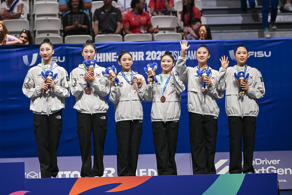 ▲ 세종대학교 체육학과 리듬체조팀이 독일 에센에서 열린 ‘2025 라인-루르 하계유니버시아드(Universiade Rhine-Ruhr 2025) 리듬체조 단체전에서 동메달을 획득했다. 사진=세종대학교