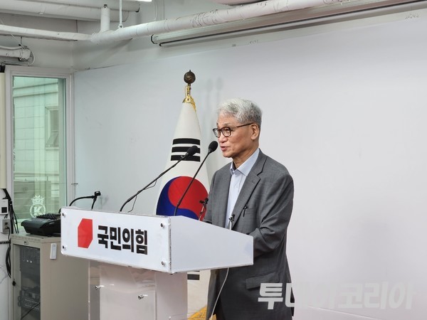 ▲ 여상원 국민의힘 윤리위원장이 14일 여의도 중앙당사에서 전한길씨에 대한 징계 결과를 발표하고 있다. 사진=이기봉 기자