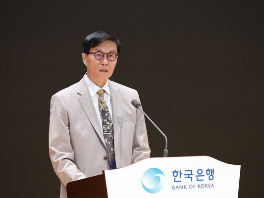 ▲ 이창용 한국은행 총재가 12일 오전 한은 별관에서 열린 ‘창립 제75주년 기념식’에서 기념사를 하고 있다. 사진=한국은행