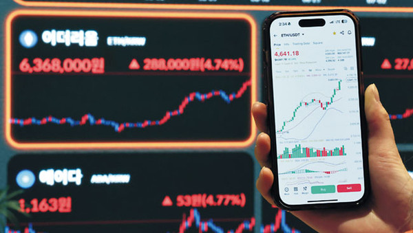 ▲ 13일 서울 강남구 빗썸 라운지 전광판에 이더리움 시세가 보이고 있다. 사진=뉴시스