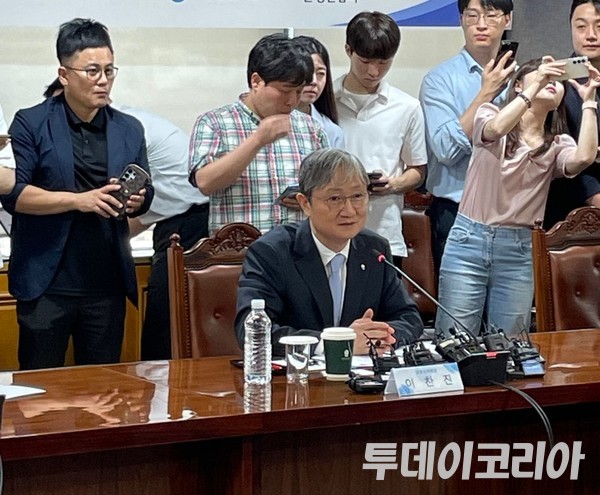 ▲ 이찬진 금융감독원장이 지난 8월 28일 서울 중구 은행연합회에서 열린 은행장 간담회에서 모두발언을 진행하고 있다. 사진=투데이코리아