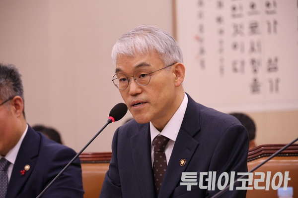 ▲ 천대엽 법원행정처장이 지난 1월 20일 국회 법제사법위원회에서 열린 ‘서울서부지방법원 소요 사태 관련 긴급현안질의’에 출석해 의원 질의에 답변하고 있다. 사진=이기봉 기자