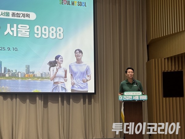 ▲ 오세훈 서울시장이 지난 10일 서울시청에서 진행된 ‘더 건강한 서울 9988 기자설명회’에서 ‘건강도시 서울’을 비전으로 한 종합계획을 발표하고 있다. 사진=투데이코리아