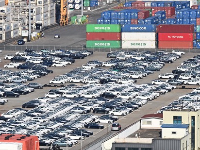 ▲ 경기도 평택시 포승읍 평택항 야적장에 수출용 자동차들이 세워져 있다. 사진=뉴시스