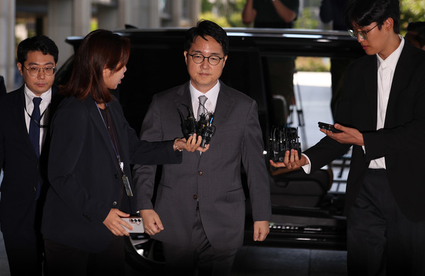 ▲ 심우정 전 검찰총장이 21일 서울 서초구 서울고등검찰청에 위치한 내란 특검(특별검사 조은석)에 피고발인 신분으로 조사를 받기 위해 출석하고 있다. 사진=뉴시스