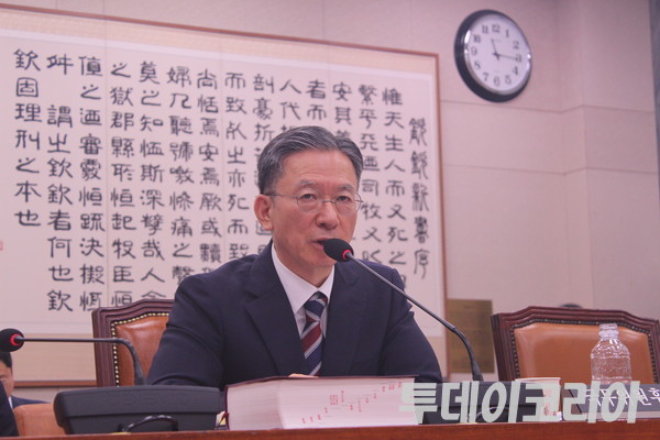 ▲ 정성호 법무부 장관이 지난 7월 16일 서울 여의도 국회 법제사법위원회에서 열린 인사청문회에서 의원 질의에 답하고 있다. 사진=투데이코리아