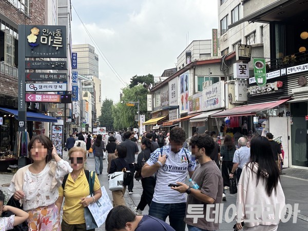▲ 30일 서울 종로구 인사동이 외국인 관광객들로 북적이고 있다. 사진=투데이코리아