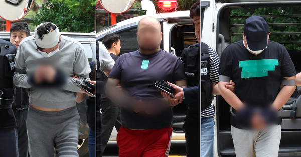 ▲ 인천 송도국제도시 길거리에서 지인을 흉기로 찔러 살해하려 한 혐의 등을 받는 20~40대 일당의 주범(왼쪽)과 공범이 29일 오후 인천 미추홀구 인천지법에서 열린 구속 전 피의자 심문(영장실질심문)에 출석하고 있다. 2024.05.29. 사진=뉴시스