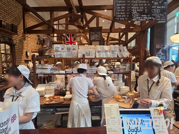 ▲ 기사 내용과는 무관한 런던베이글뮤지엄 매장 전경. 사진=투데이코리아
