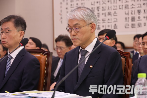 ▲ 천대엽 법원행정처장이 30일 국회에서 열린 법제사법위원회의 법무부 등에 대한 국정감사에 출석했다. 사진=이기봉 기자