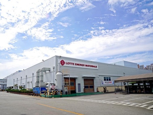 ▲ 롯데에너지머티리얼즈 익산1공장 전경. 사진=롯데에너지머티리얼즈