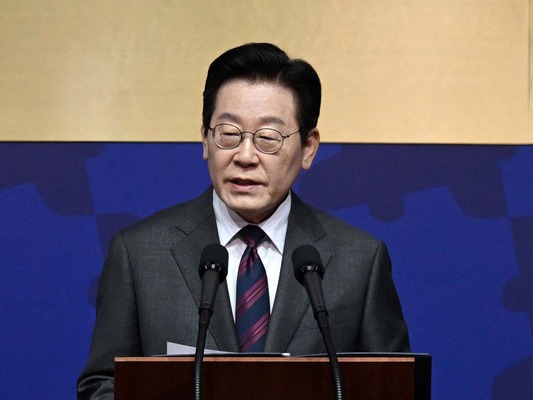 ▲ 이재명 대통령이 경북 경주예술의전당에서 열린 아시아태평양경제협력체(APEC) CEO 써밋에서 특별연설을 하고 있다. 사진=뉴시스