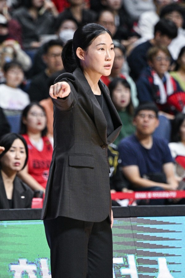 ▲ 여자프로농구 부산 BNK의 박정은 감독. 사진=WKBL