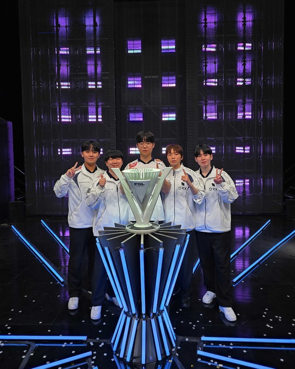▲ DRX가 ‘FSL 2025 서머(FC 온라인 슈퍼 챔피언스 리그)’ 결승전에서 우승을 차지했다. 사진=DRX