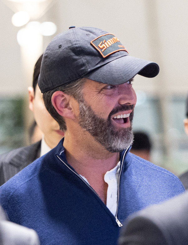 ▲ 도널드 트럼프 미국 대통령의 장남 트럼프 주니어가 지난 4월 30일 오후 인천국제공항 제1터미널을 통해 출국하고 있다. 사진=뉴시스