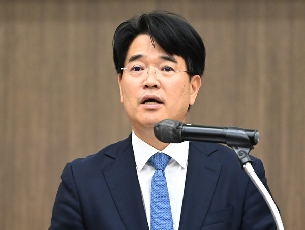 ▲ 박재억 신임 수원지방검찰청 검사장이 29일 경기 수원시 영통구 수원지검 대강당에서 열린 제46대 검사장 취임식에서 취임사를 하고 있다. 사진=뉴시스