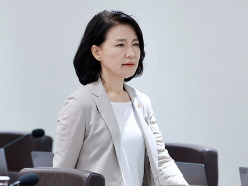 ▲ 이진숙 방송통신위원장이 8일 서울 용산 대통령실 청사에서 열린 국무회의에 참석하고 있다. 사진=뉴시스