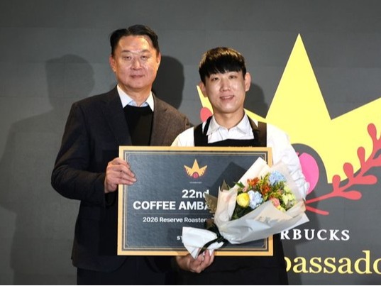 ▲ ▲ 스타벅스 제22대 커피 앰배서더 김도형 파트너. 사진=스타벅스코리아