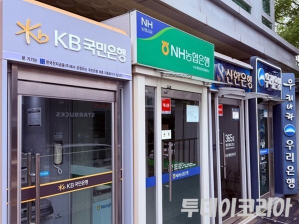 ▲ 서울 시내에 설치된 시중은행 ATM 기기. 사진=투데이코리아