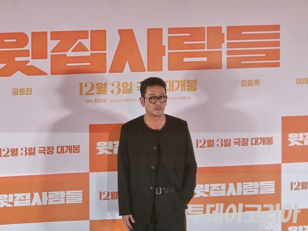 ▲ 하정우 배우 겸 감독이 25일 서울 메가박스 코엑스에서 열린 영화 ‘윗집사람들’의 기자간담회에 참석해 답변을 이어가고 있다. 사진=김준혁 기자